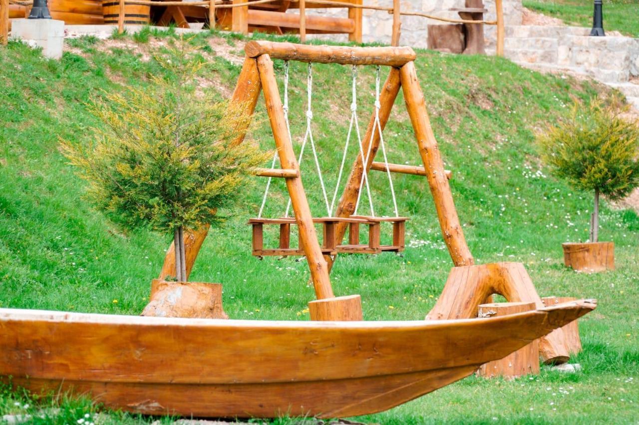 Forest&Lake Cottages Virpazar Extérieur photo